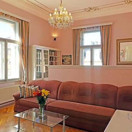 Apartment Themis كارلوفي فاري المظهر الخارجي الصورة