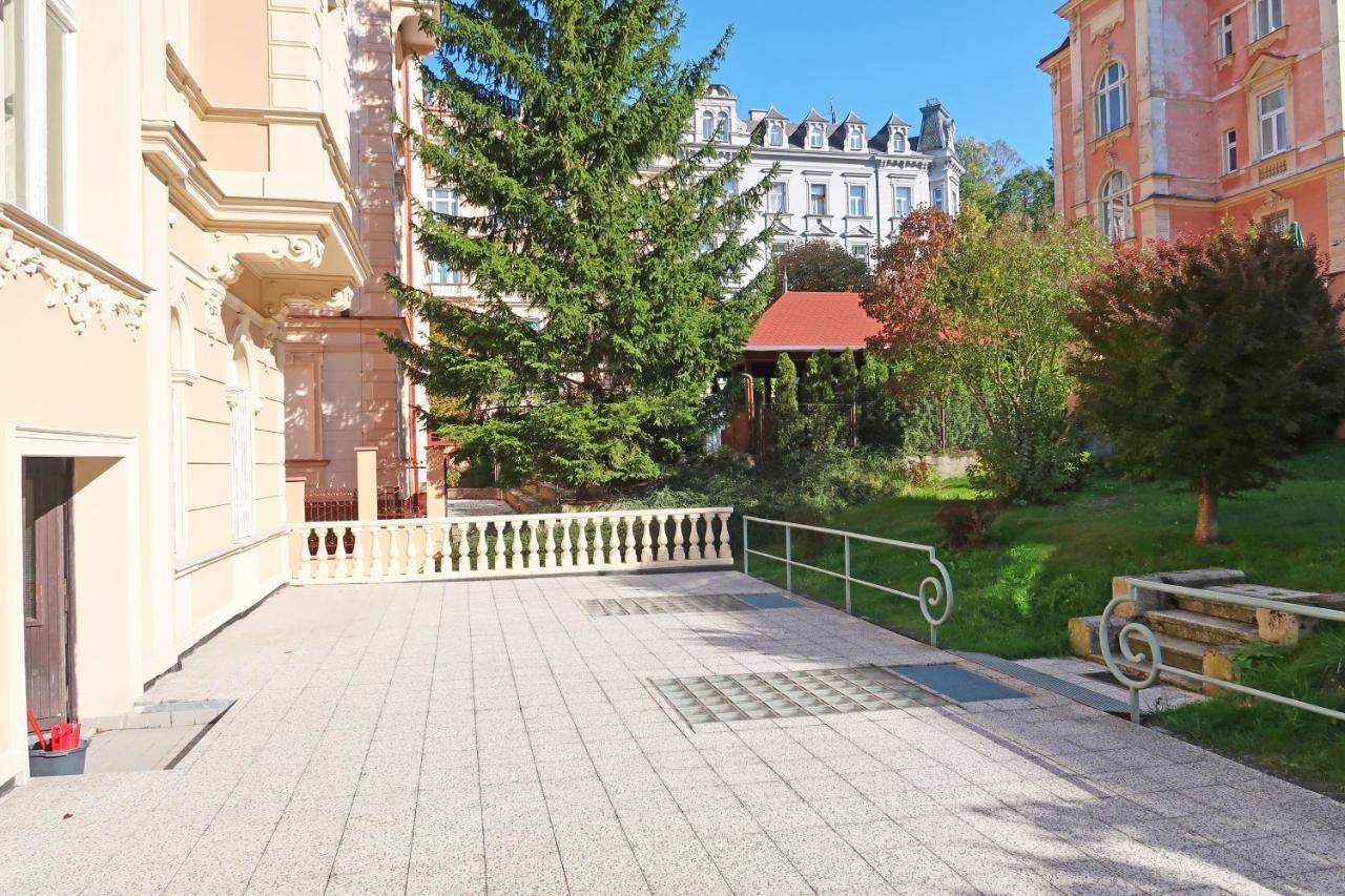 Apartment Themis كارلوفي فاري المظهر الخارجي الصورة